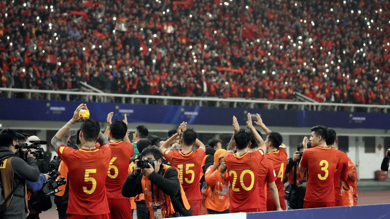 包含国家队备战世预赛，球员们士气高涨的词条