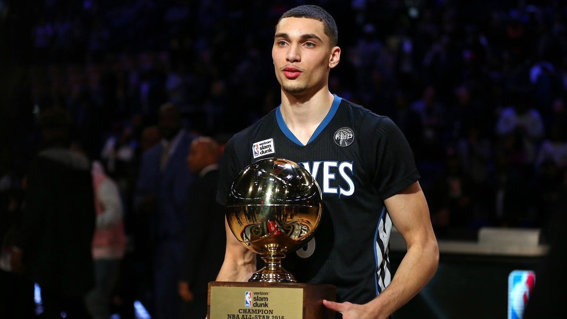 小贾伦关键爆发,灰熊硬仗力克山西显韧性